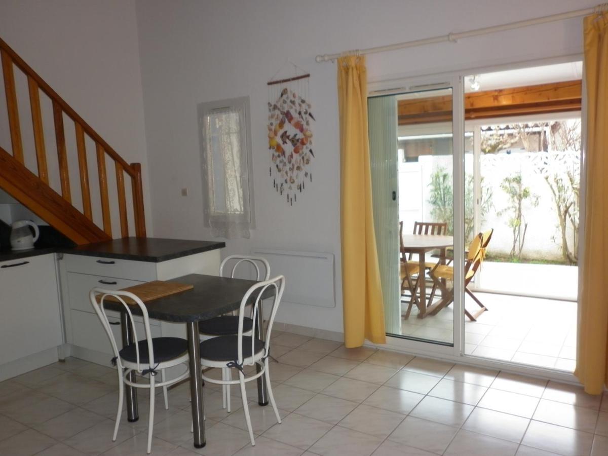 Les Amandines Villa Agde Exterior photo